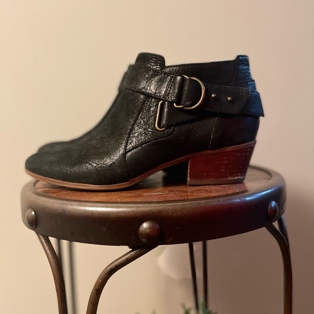 Clarks Black ankle booties size 7.5. Spye Belle.
